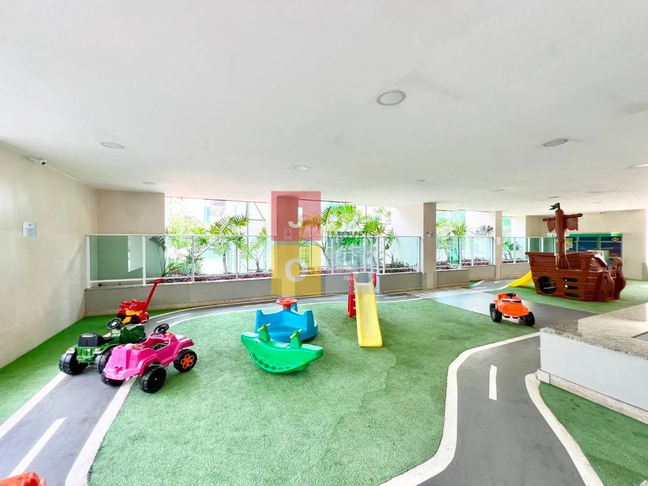 Furnished 4-bedroom suite apartment with 156 m² — photo 131