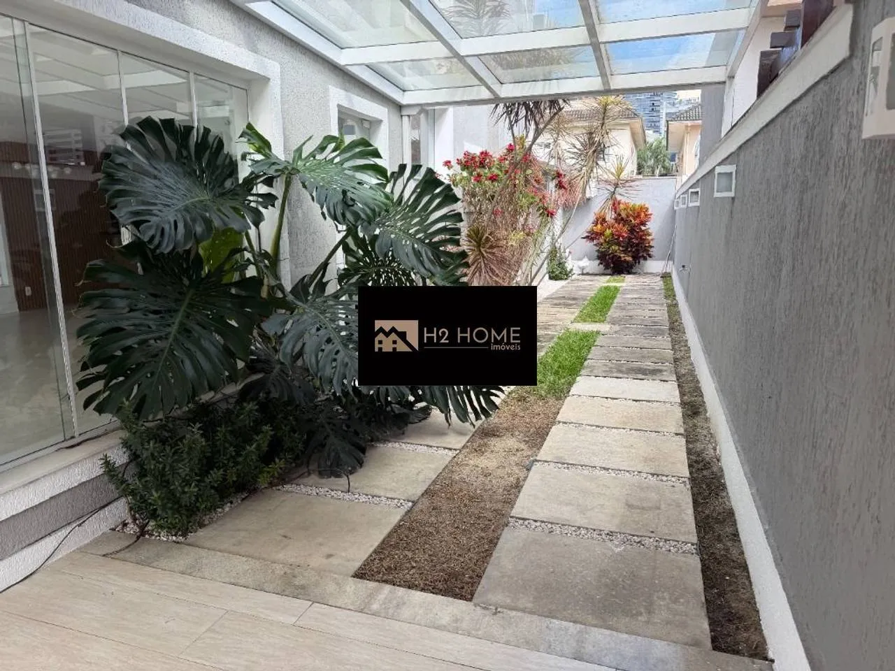 290 m² house with 4 bedrooms and 4 parking spots — photo 32