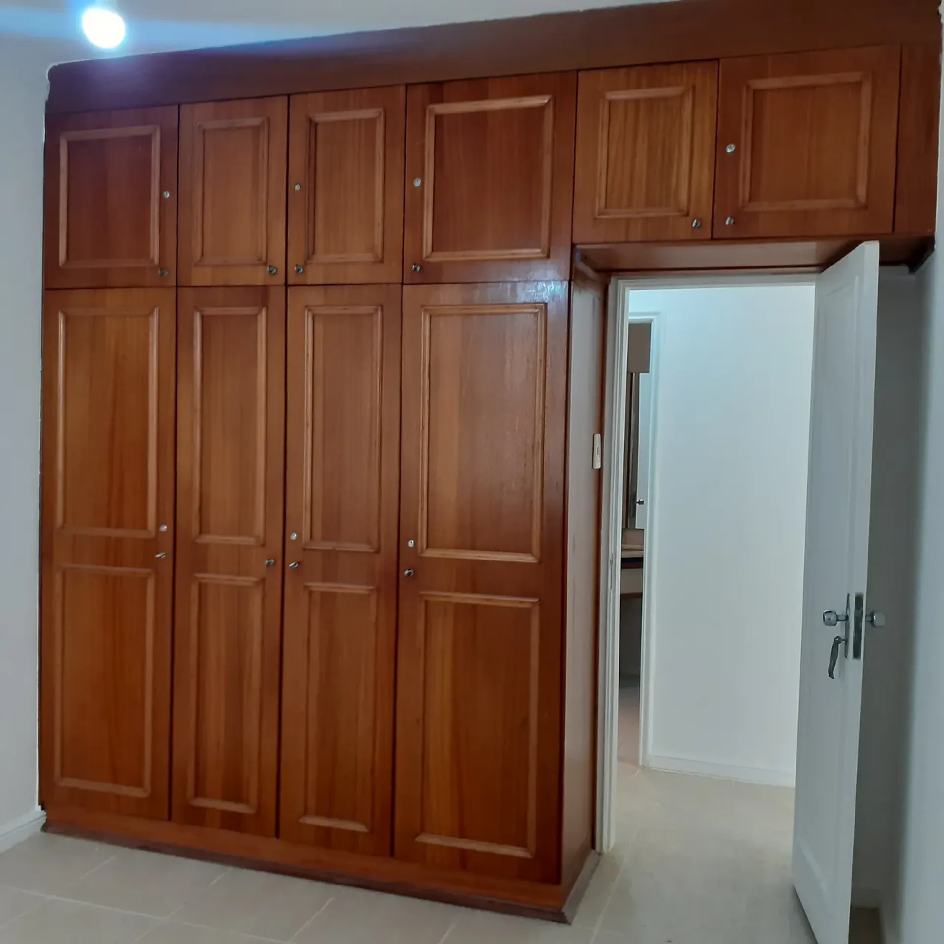 Квартира 153 м² с 2 спальнями и видом на воду и горы — photo 6