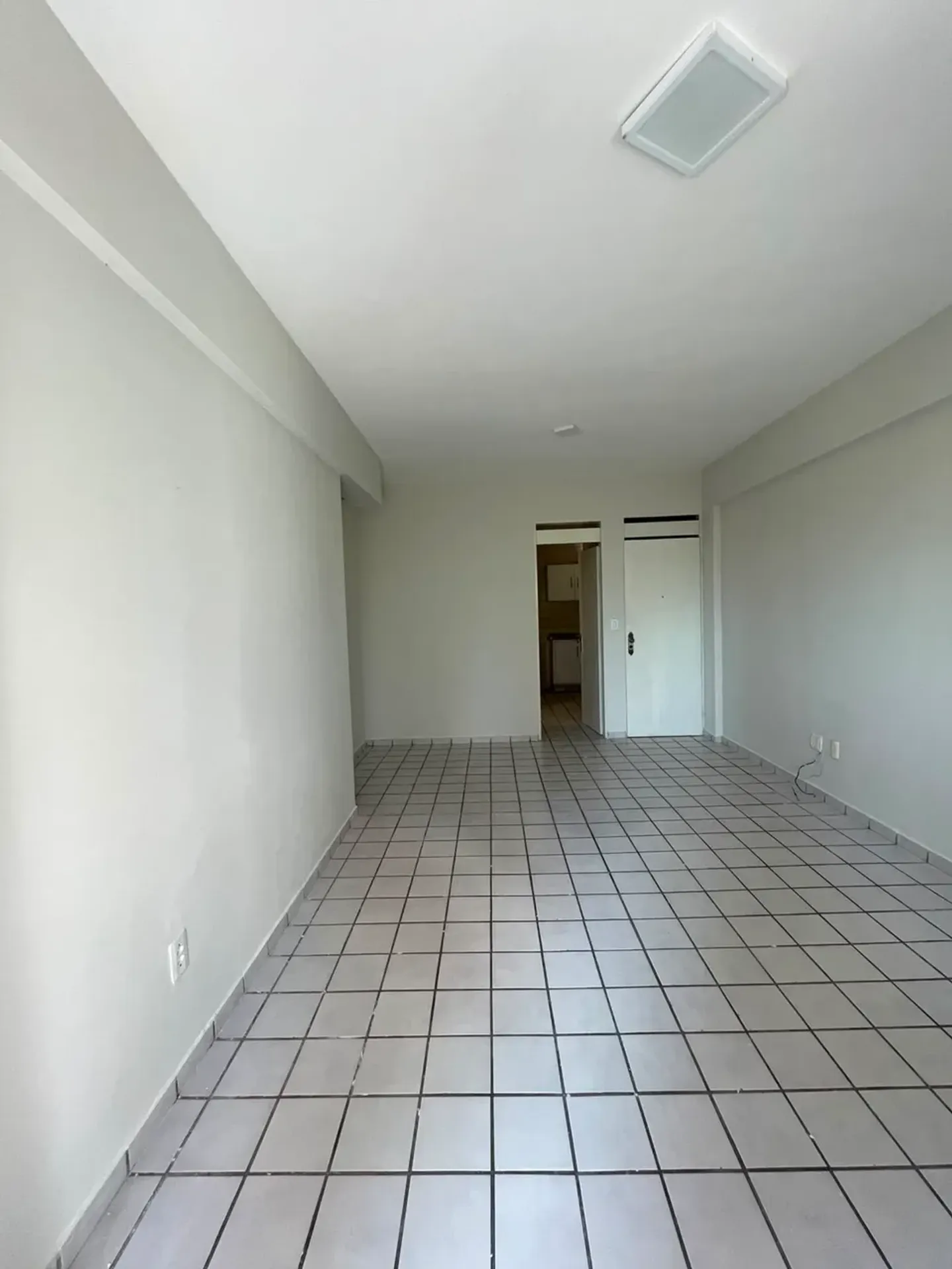 Apartamento mobiliado de 77 m² com 2 quartos e 3 banheiros