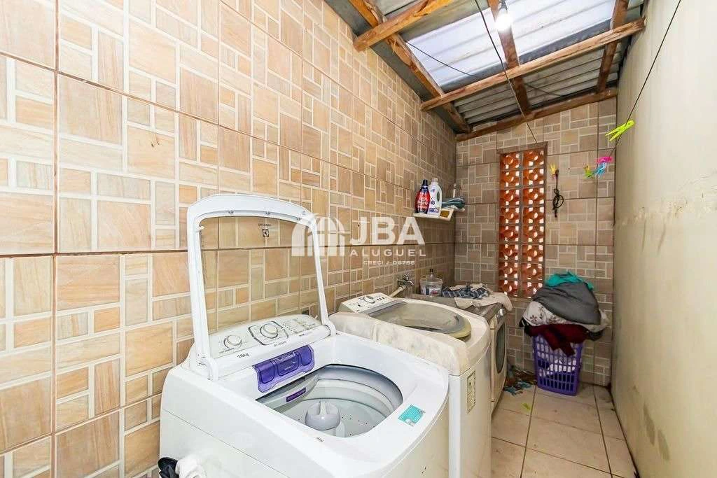 3-bedroom house with a private laundry and washing machine — photo 4