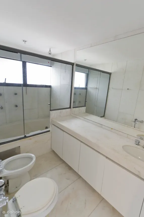 Unfurnished apartment with 4 bedrooms and 5 bathrooms — photo 24