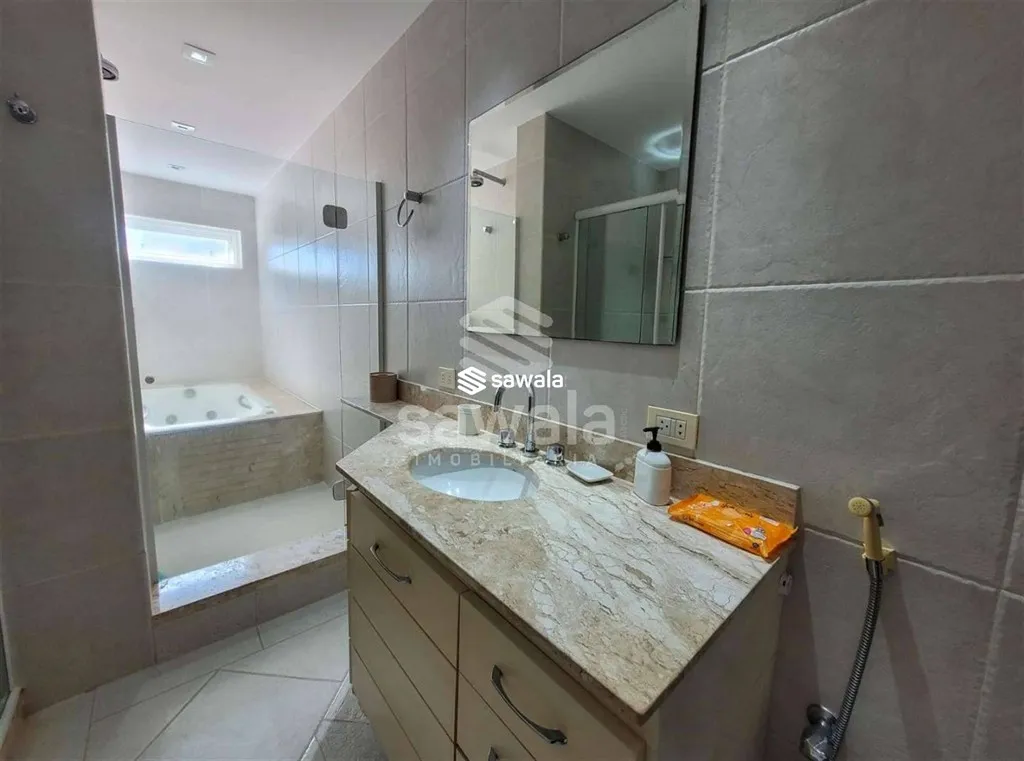 Furnished 600 m² house with 6 bedrooms and 8 bathrooms — photo 22