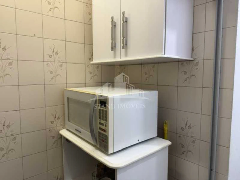 Furnished 1-bedroom apartment with a compact kitchenette — photo 2
