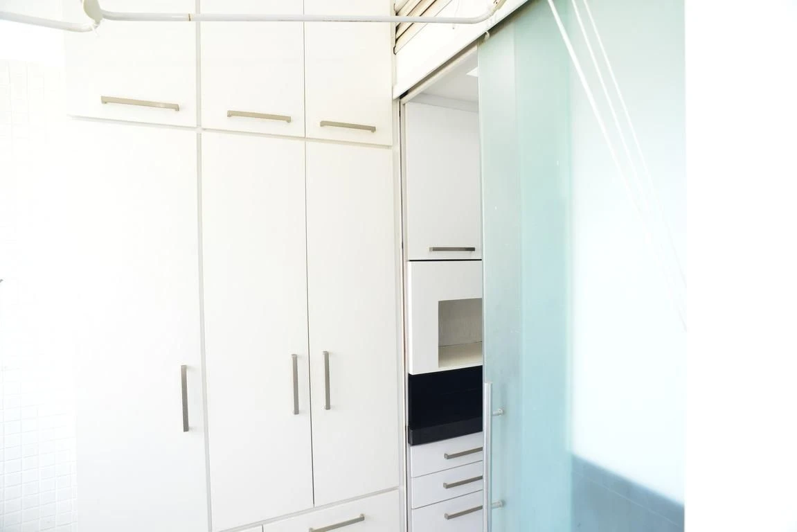 3-bedroom apartment in a building with a gym — photo 41