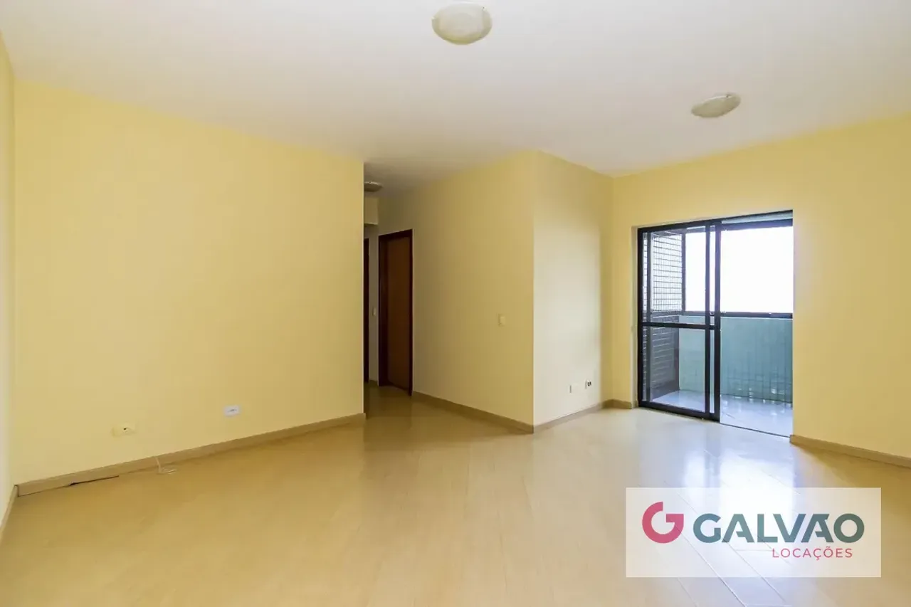 Balcony with a grill in a 3-bedroom apartment, 87 m² — photo 3