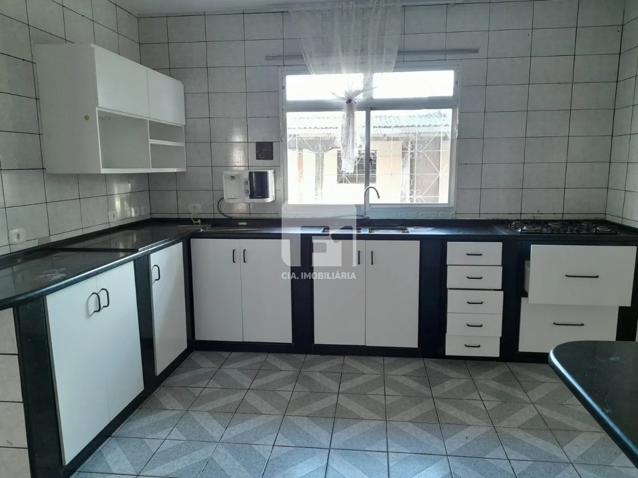 Мебльований будинок на 5 кімнат з заскленим балконом — photo 5