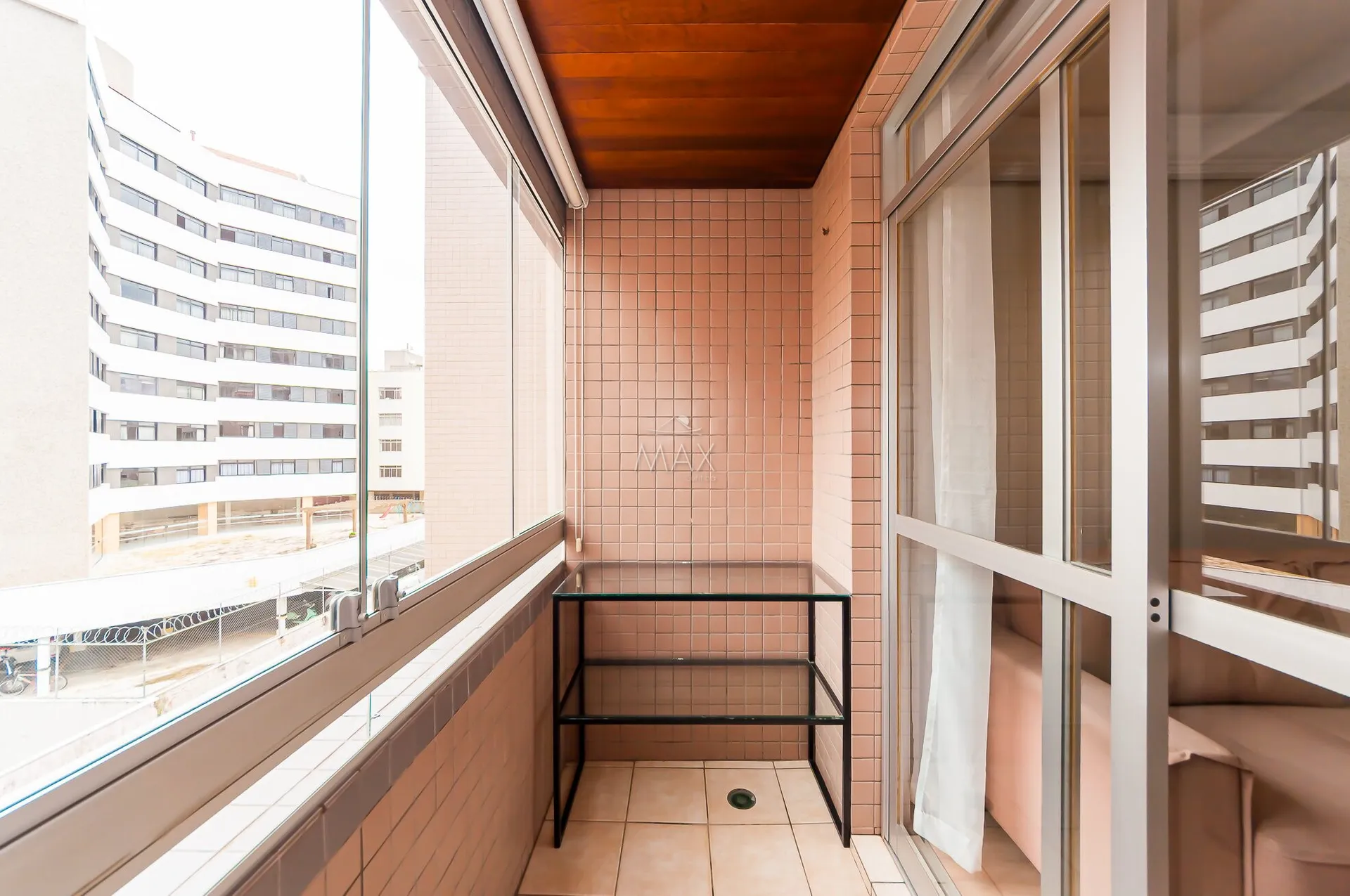 Furnished apartment, 89 m², with a glass-enclosed balcony — photo 6