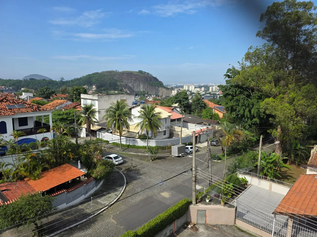 2-bedroom apartment with a mountain view — photo 12