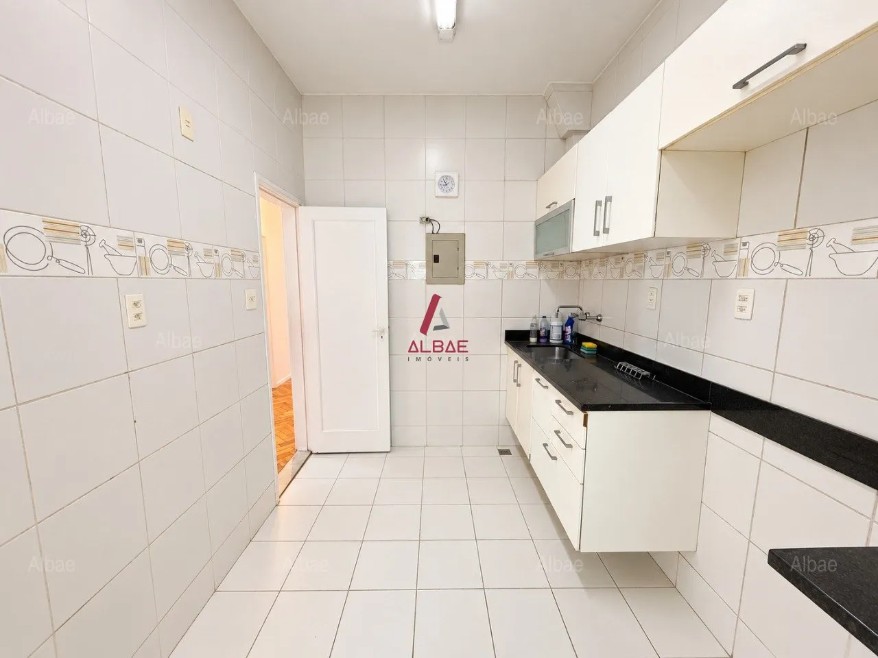 Apartment, 90 m², with wood or laminate floors — photo 2