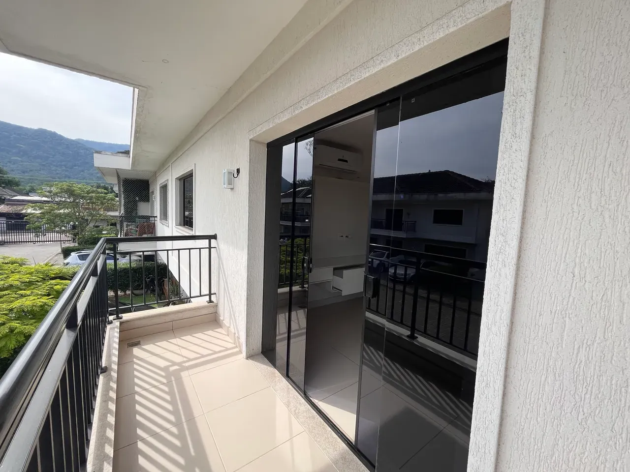 180 m² house with a walk-in closet and a mountain view — photo 6