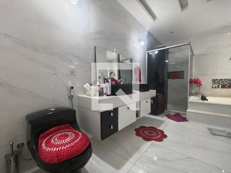 Dishwasher in a 4-bedroom house, 220 m² — photo 21