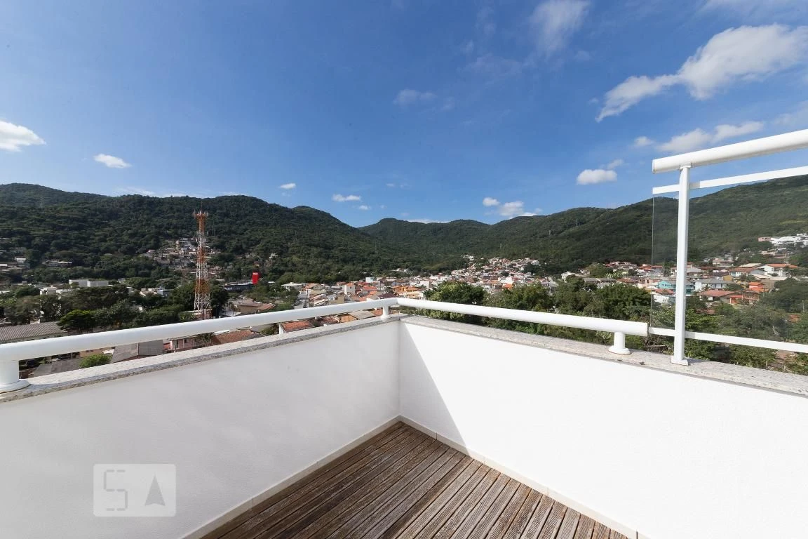 Glass-enclosed balcony in a 2-bedroom apartment, 189 m² — photo 22