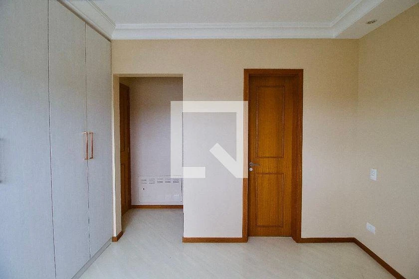 147 m² apartment with a home office and a bathtub — photo 15
