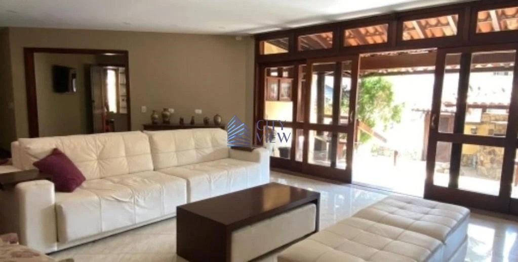 6-bedroom house with a bathtub — photo 3