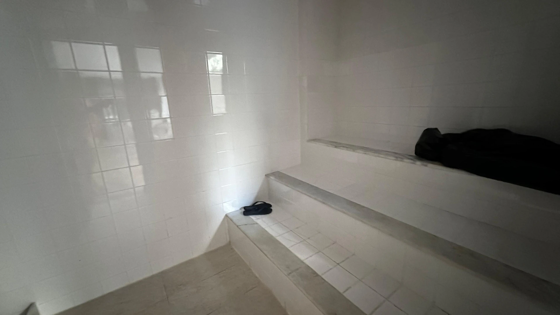 Furnished apartment with 2 bedrooms and a balcony — photo 19