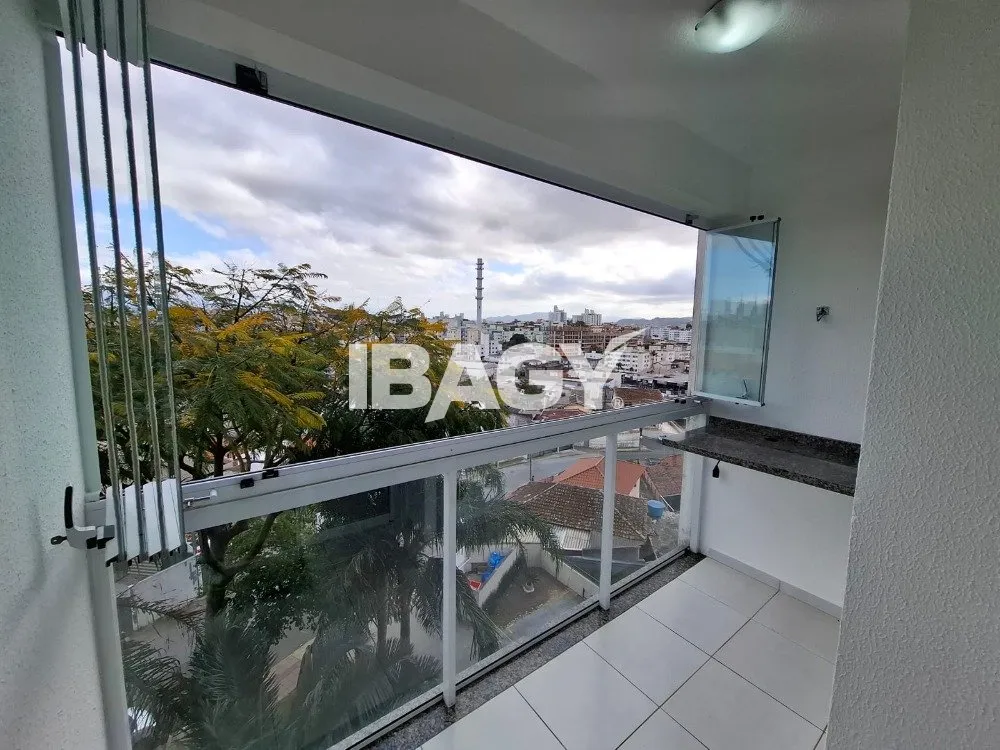 Furnished 95 m² apartment with 2 bedrooms and a desk — photo 3