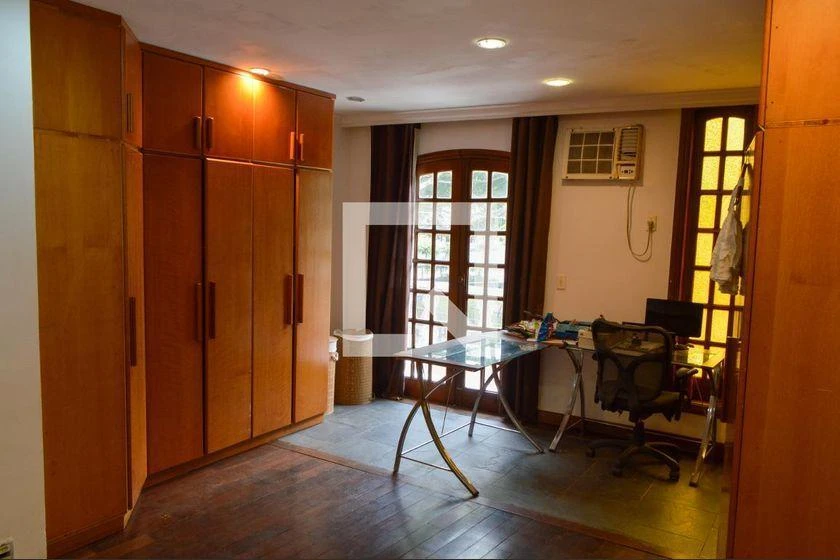 4-bedroom house with a park view — photo 8