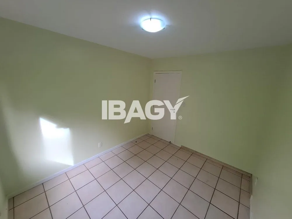 Apartamento amueblado de 3 dormitorios con balcón y parrilla — photo 25