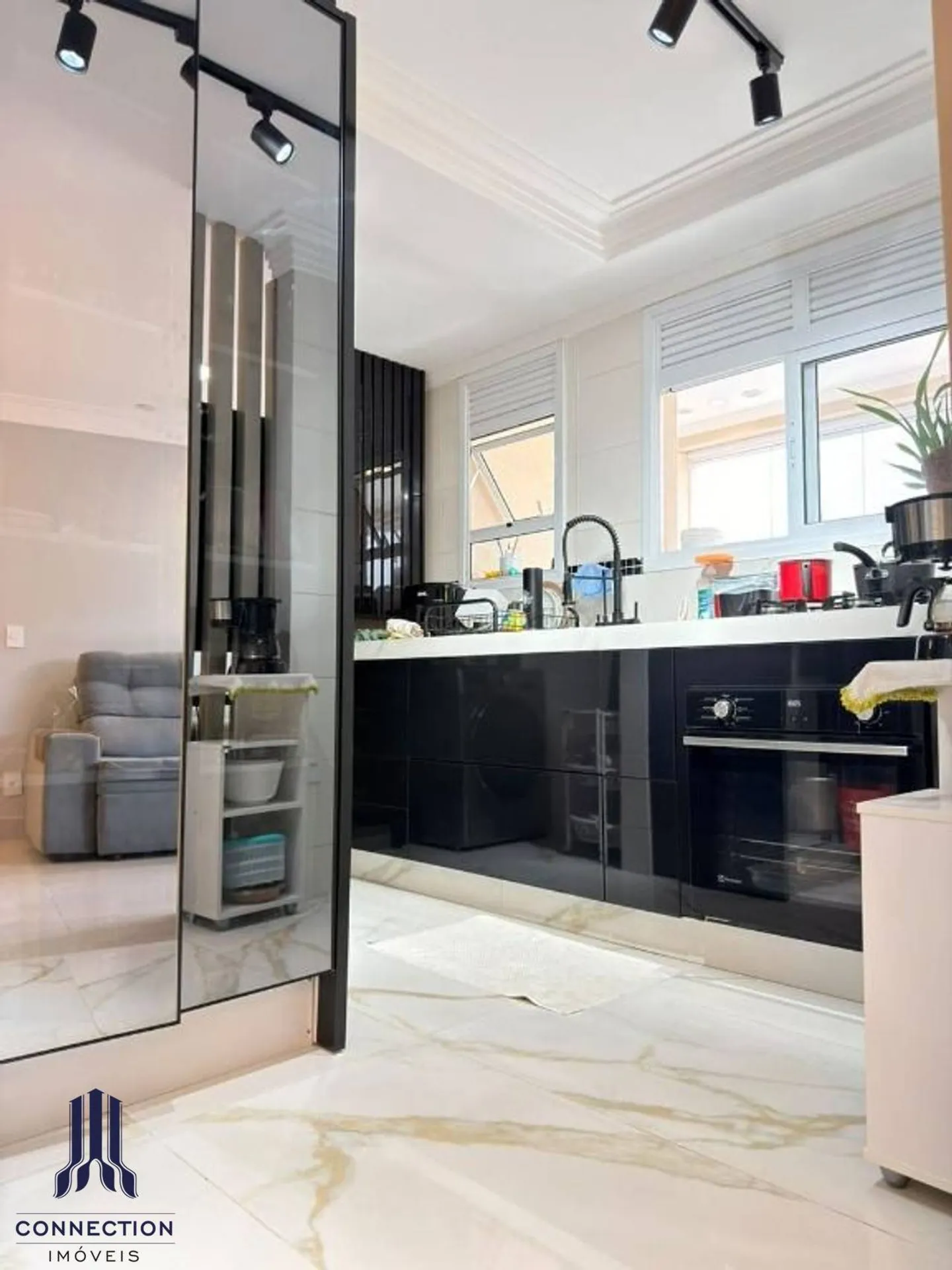 Apartment on the 3rd floor with a glass-enclosed balcony