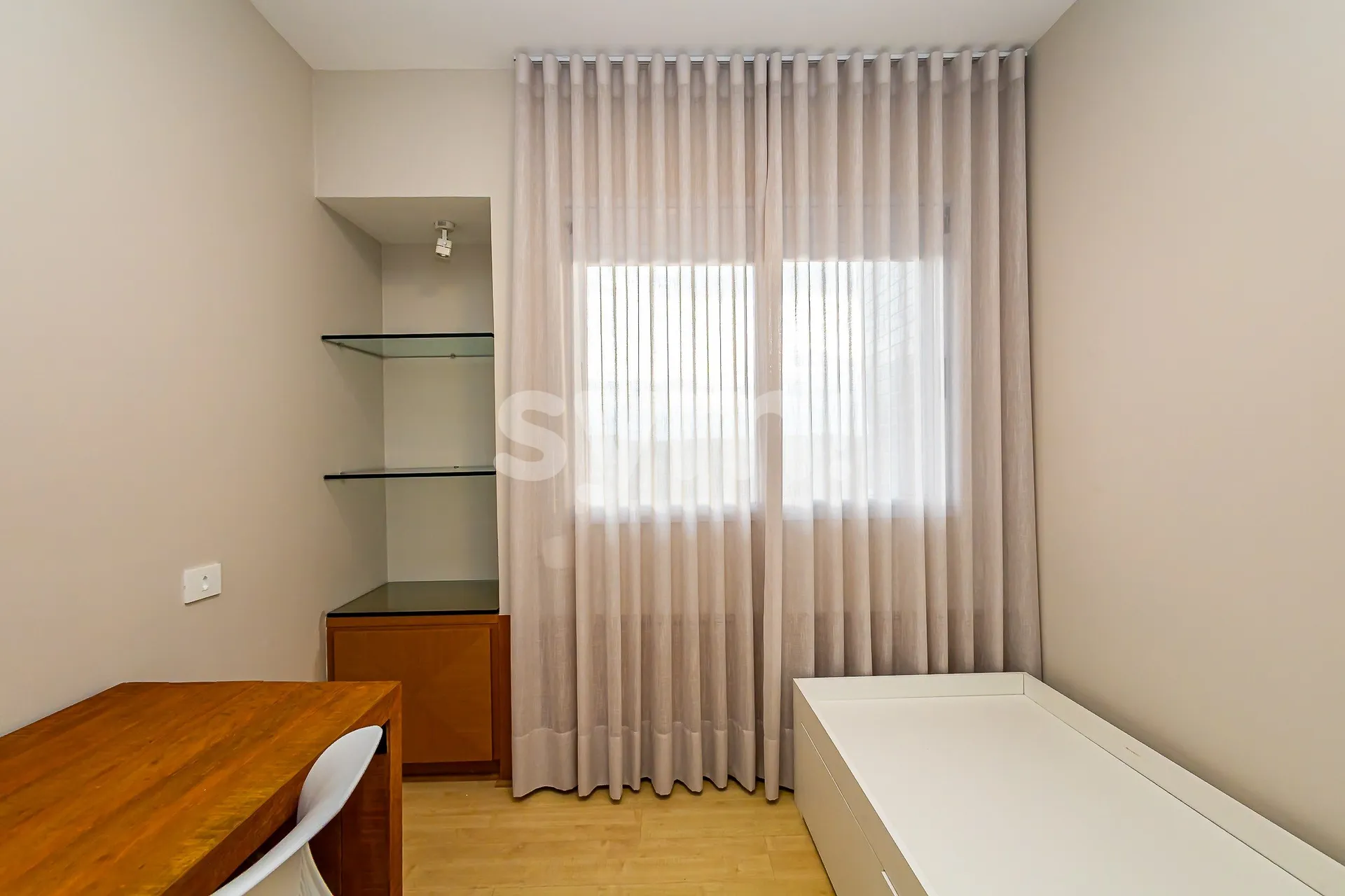 2-bedroom apartment with fitted kitchen and 2 parking spots — photo 12