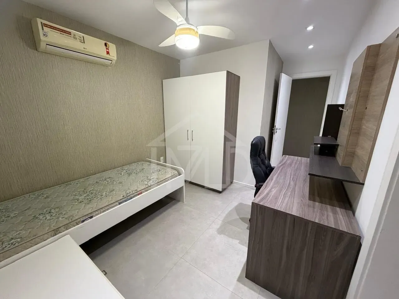 Unfurnished house with 4 bedrooms and 5 baths — photo 15