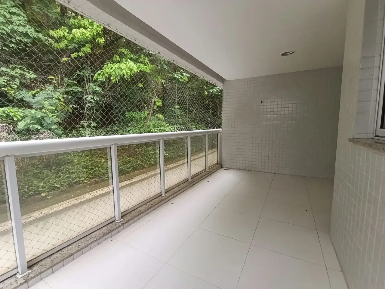 2-bedroom apartment in a building with a gym — photo 14