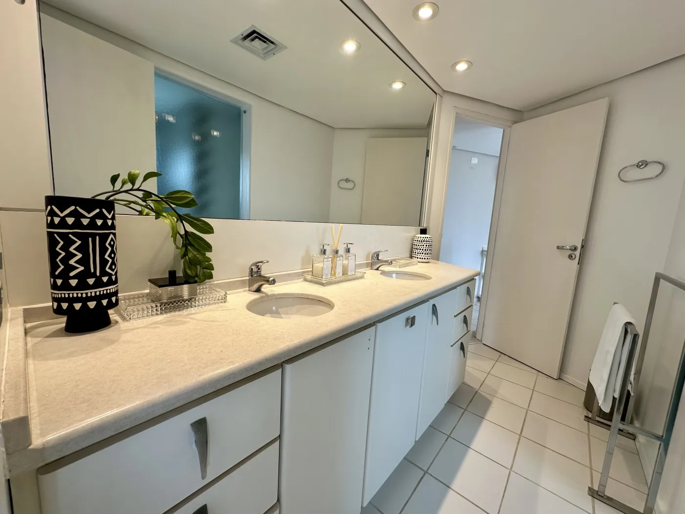 Посудомоечная машина и 5 спален: дом 700 м² — photo 18