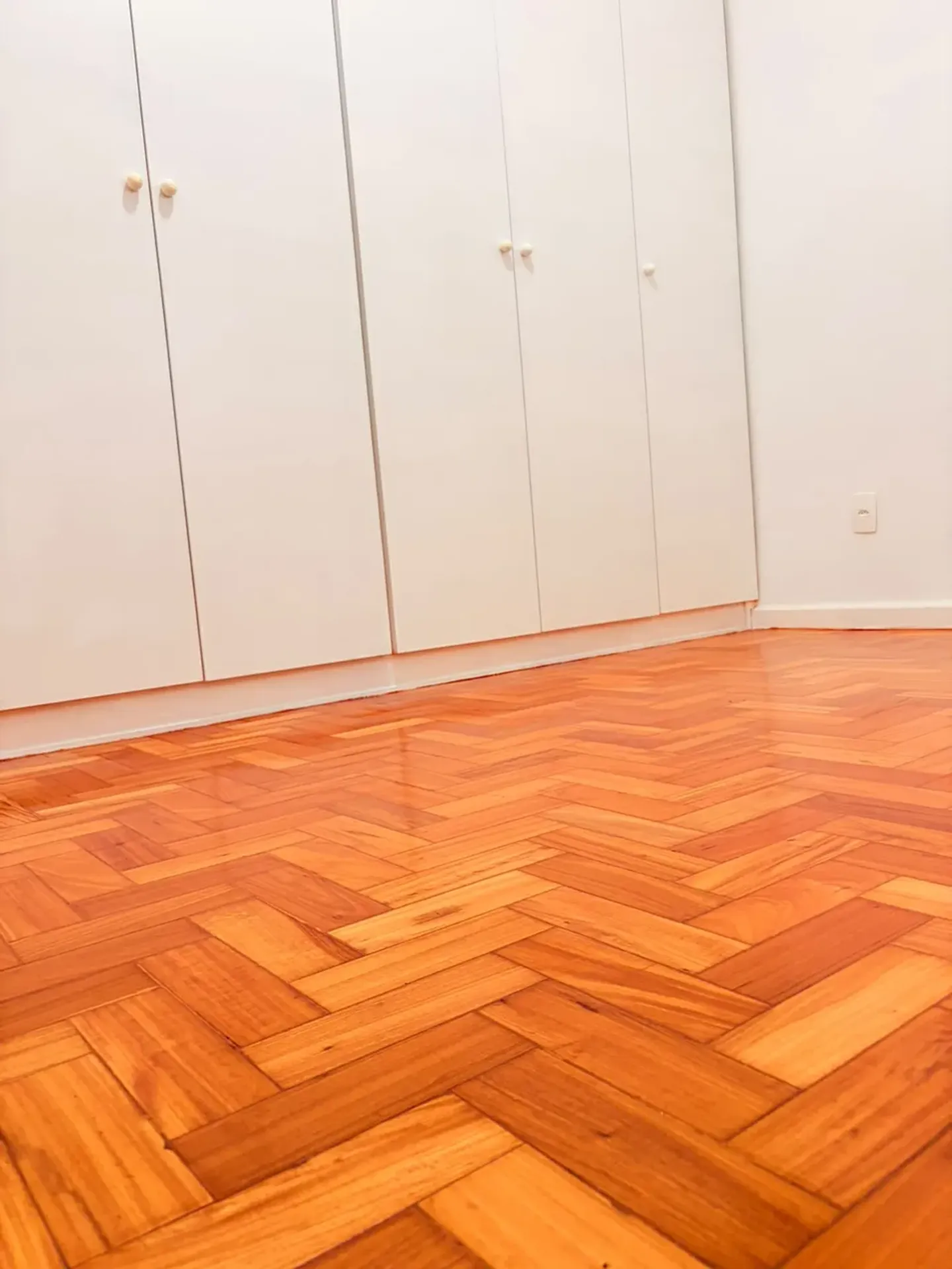 Apartment on the 8th floor with wood or laminate floors — photo 16