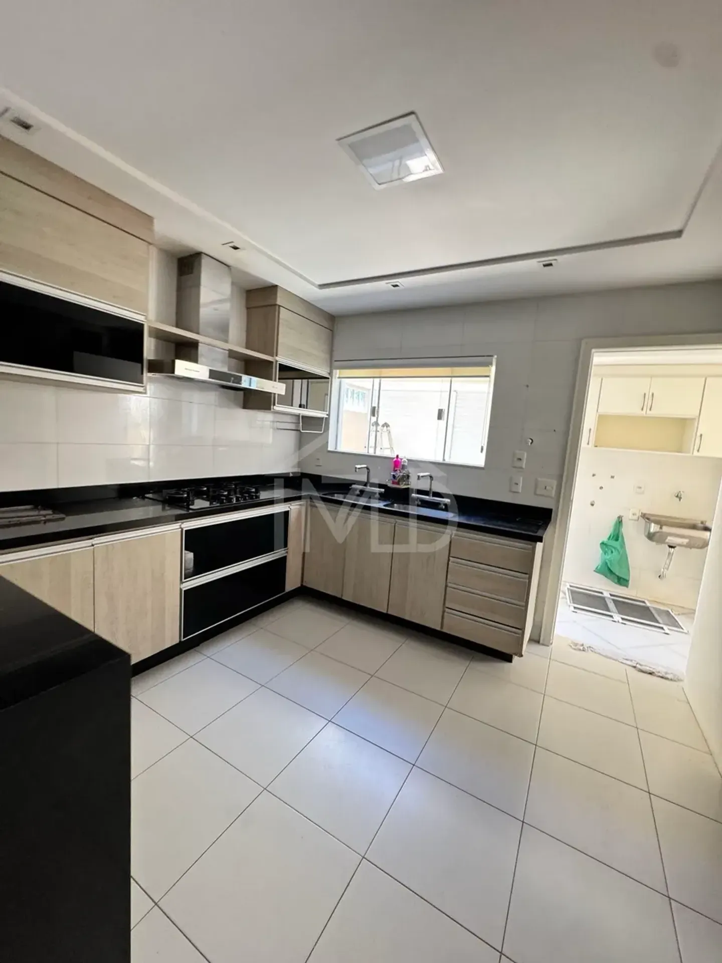 House 390 m² with 5 bedrooms and an open-plan kitchen — photo 29