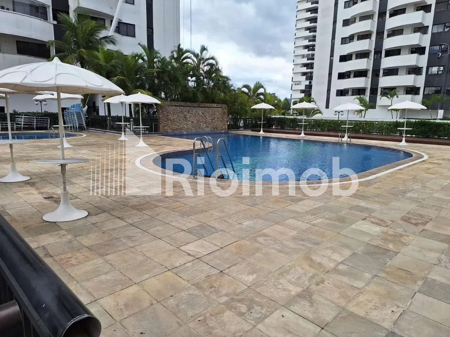 3-bedroom duplex with a glass-enclosed balcony — photo 34
