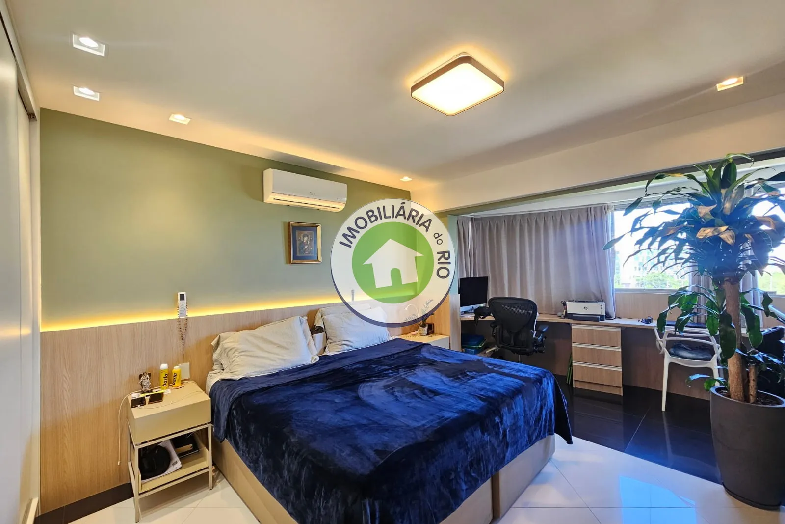Unfurnished apartment with 4 bedrooms and glass balcony — photo 48