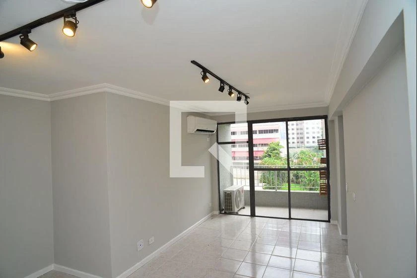 3-bedroom apartment in a building with a gym — photo 11