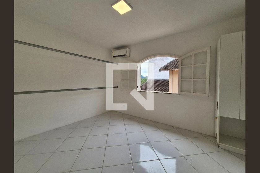 600 m² house with a washing machine and a home office — photo 21