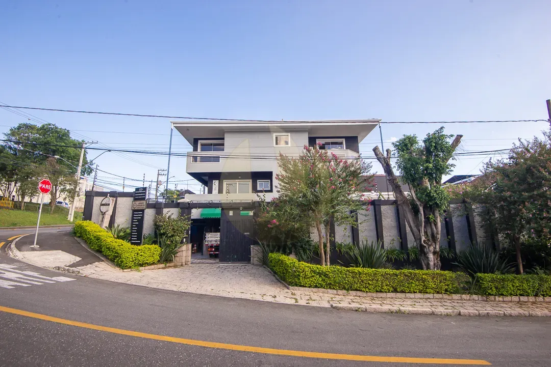 Furnished 860 m² house with 5 bedrooms and 10 bathrooms — photo 78