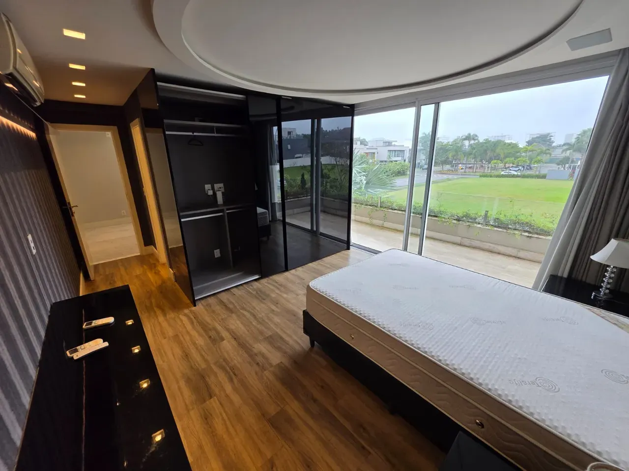 Casa em condomínio com 5 quartos e 5 banheiros — photo 25