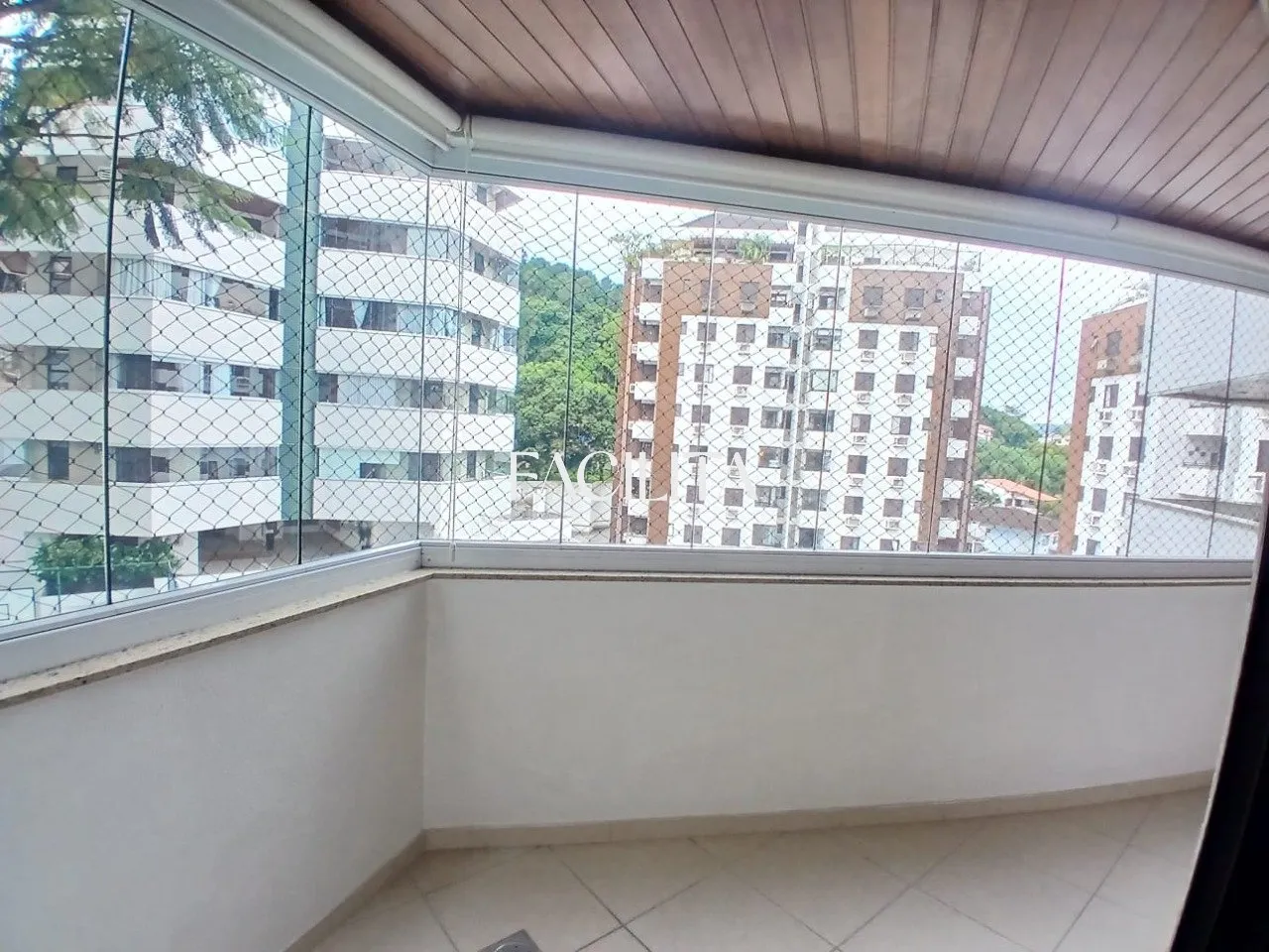 Apartamento de 3 dormitorios con baño en suite y balcón — photo 36