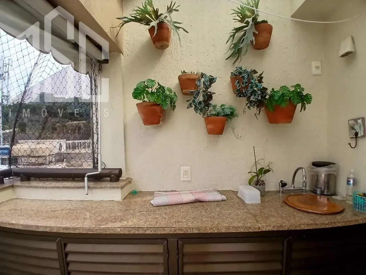 Balcony with a grill in a 2-bedroom apartment, 153 m² — photo 55