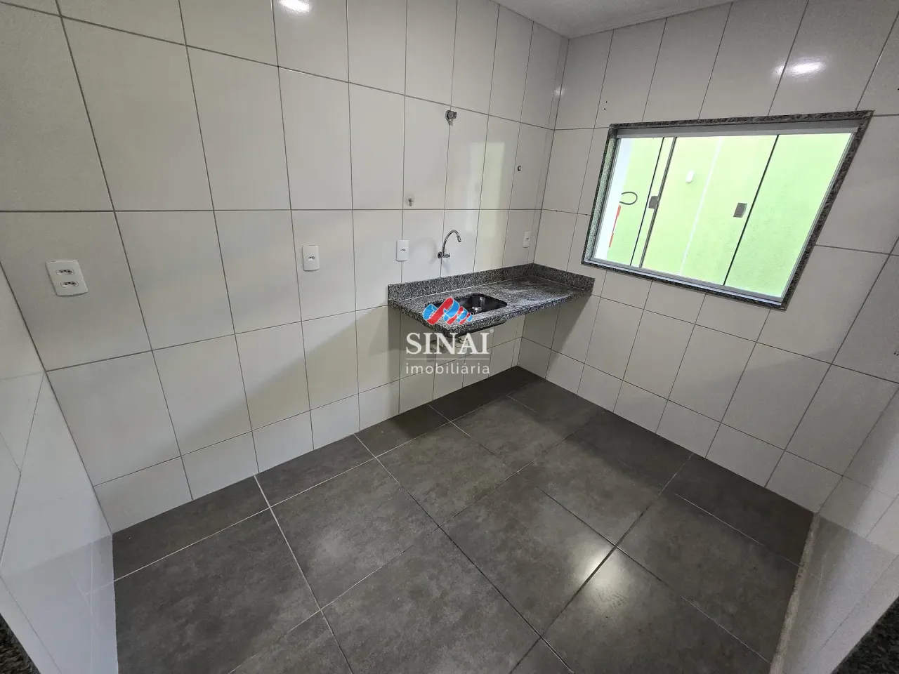 2-bedroom unfurnished apartment with a balcony — photo 4