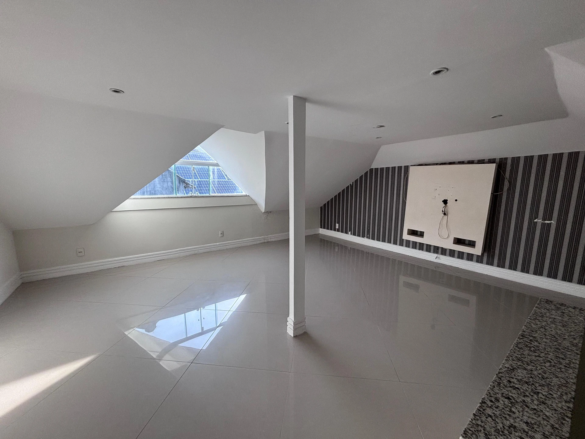 Condo house with 6 bedrooms and a balcony grill — photo 73