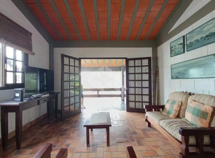 House with 3 bedrooms and shared BBQ area — photo 4