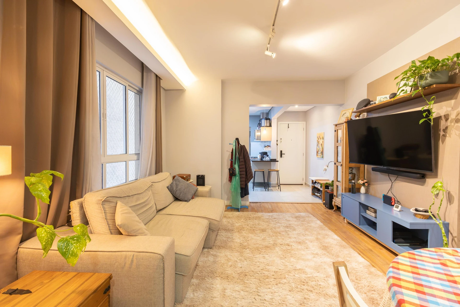Furnished 3-bedroom apartment with a closed gas kitchen