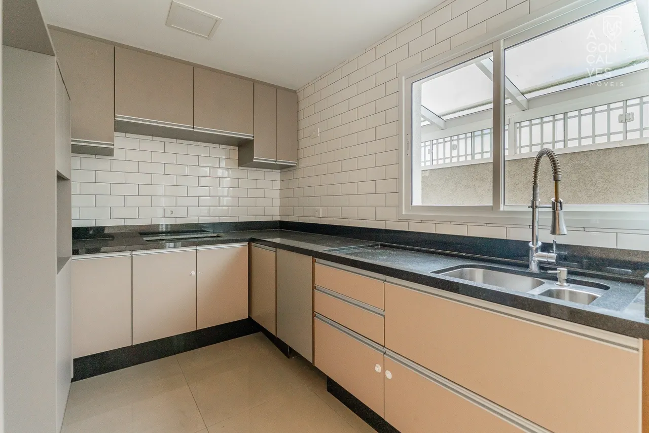 Casa com 3 quartos e 4 banheiros com 3 vagas — photo 3