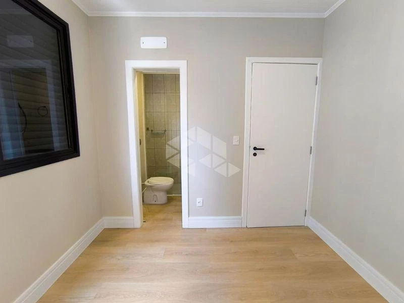 2-bedroom apartment with a water view — photo 15