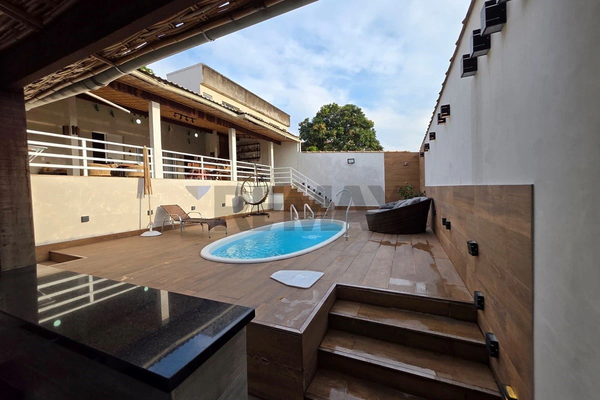 Balcony with a grill in a 3-bedroom house, 139 m² — photo 18