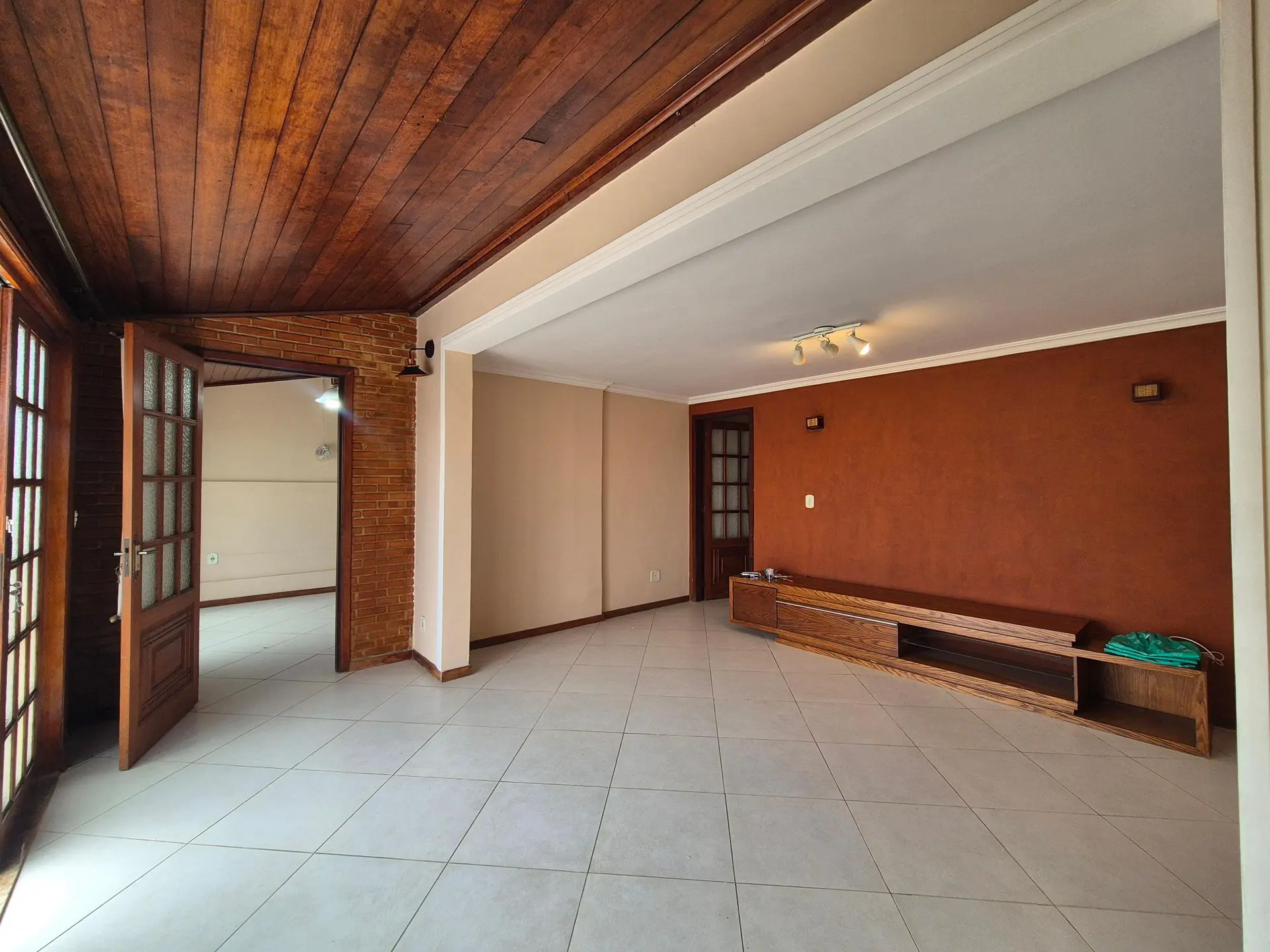 3-bedroom apartment with 1 en-suite and 3 parking spots — photo 5