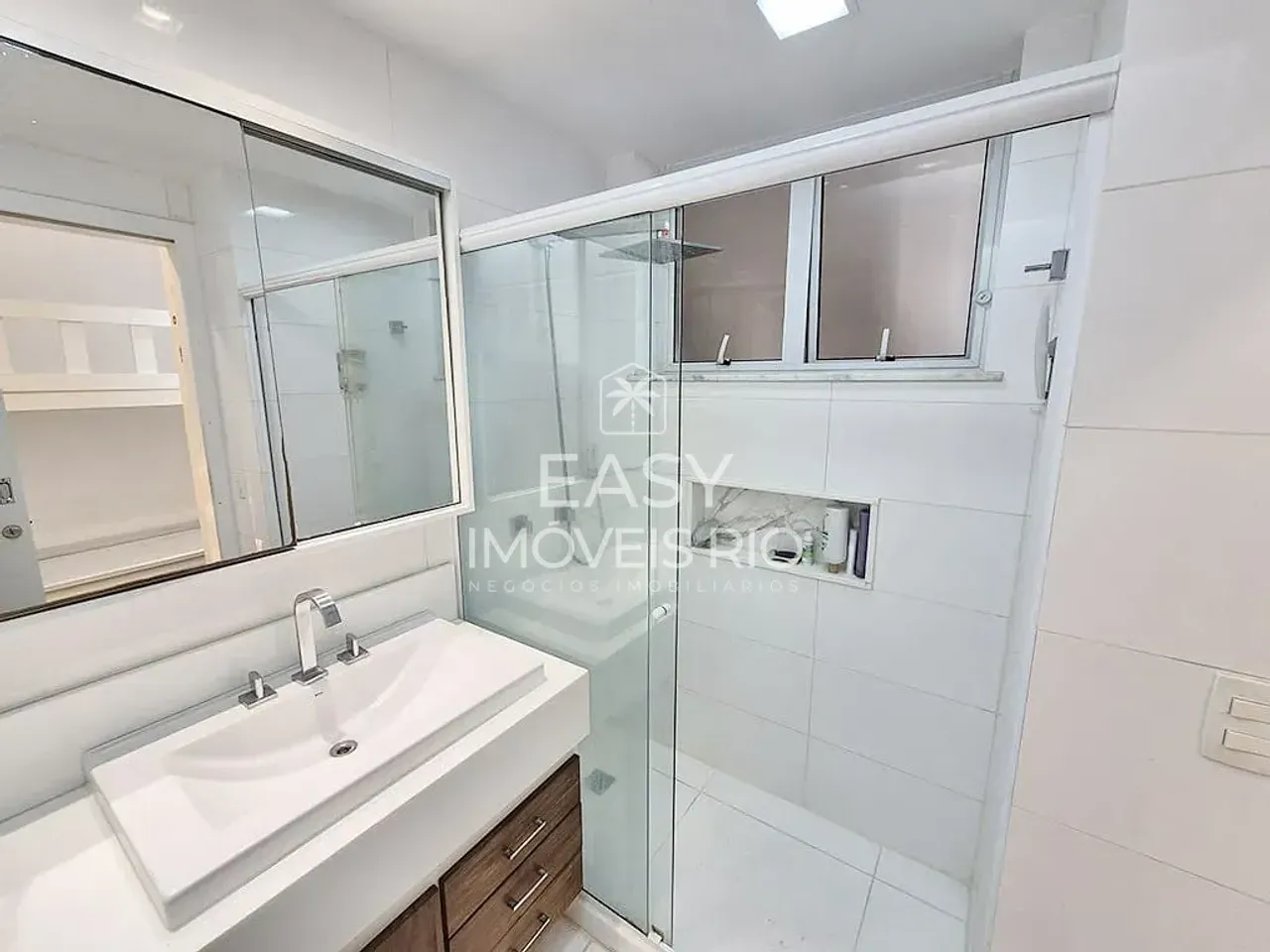 Apartamento sin amueblar con 4 dormitorios y balcón de vidrio — photo 12