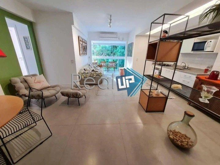 Furnished apartment, 74 m², with a glass-enclosed balcony