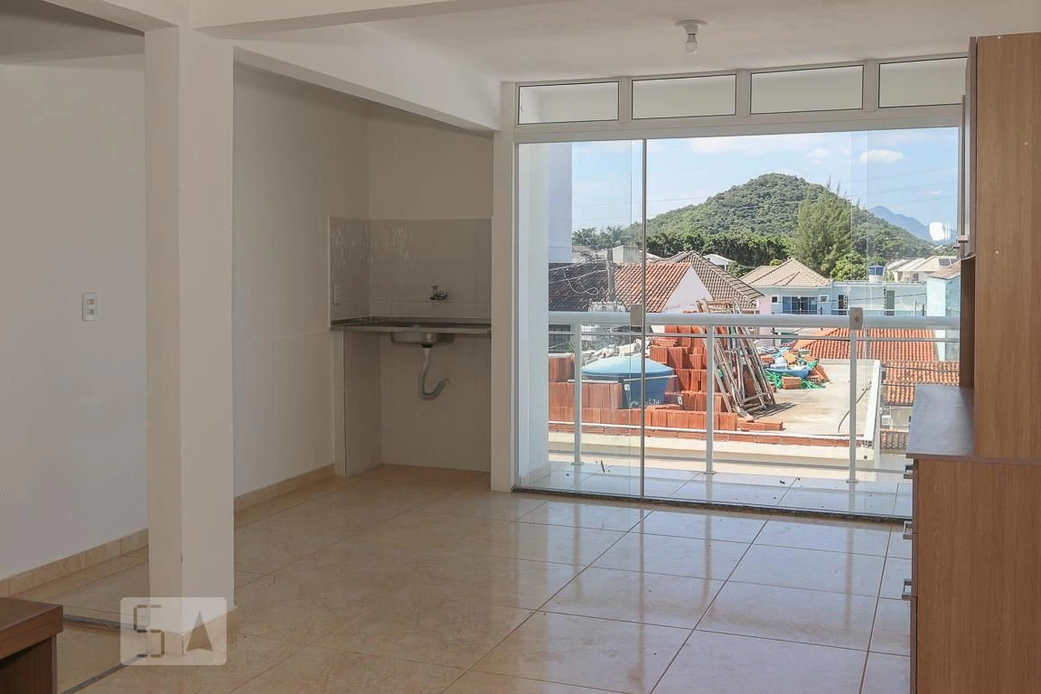 Unfurnished apartment with 2 bedrooms and a balcony — photo 12