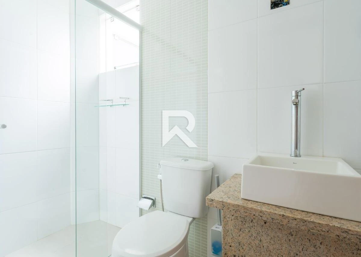 250 m² house with a walk-in closet and a bathtub — photo 21